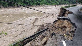 बढ़ के कारण पुल टूटा   Deadly flash flood  River overflow  #flood