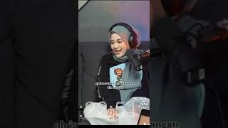 Ameena Atta Lucu sekali angkat tangan mau ke Bali 