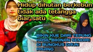 hidup di hutan berkebun bikin kue dari tepun di bungkus pake daun pisangkehidupan di desa