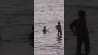 berenang di pantai #viral santuy