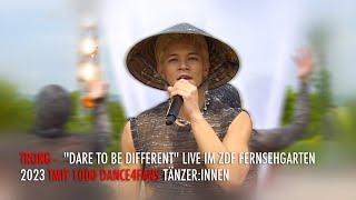 Trọng Hiếu trình diễn với nón lá và 1000 Dancers trên truyền hình Đức