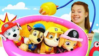 Alles in Ordnung mit der Paw Patrol. Wir pumpen das Planschbecken auf. Spielzeug Video mit Irene