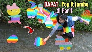 BERBURU POP IT JUMBO ASYIK DI SALURAN PENGAIRAN Nangis Kejer Tiba-Tiba..Hiks 