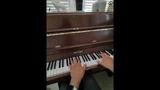 A spot of Piano Practice as I work out this fast right-hand exercise on my heavy upright 