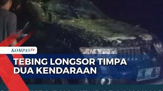 Akibat Hujan Deras Tebing Longsor Timpa 2 Kendaraan di Trenggalek Jawa Timur