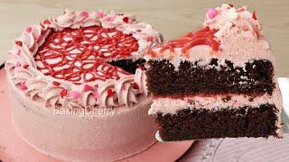 You’ll be amazed by the delicious flavor of this cake Soft chocolate cake with strawberry mousse