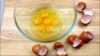 How to CRACK EGGS WITH ONE HAND