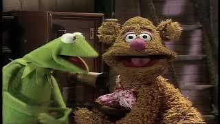 The Muppet Show - Fozzie Bear gets Telephone Calls Backstage for a Running Gag 1976 HD 60fps