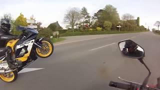 929 cbr wheeling et genou au sol increvable la mamie 