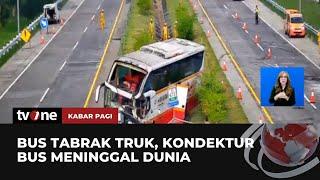 Bus Harapan Jaya Tabrak Truk di Tol Jombang 1 Orang Tewas  Kabar Pagi tvOne