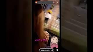 فتاة تتحرش لفظيا بالشباب على كورنيش #جدة.. وهكذا تعاملت الشرطة