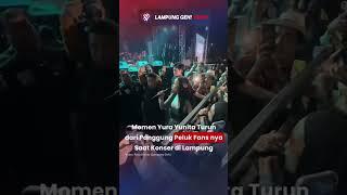 Momen Yura Yunita Turun dari Panggung Peluk Fans nya Saat Konser di Lampung