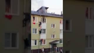 В Костроме местные мужики спасли детей до приезда пожарных.