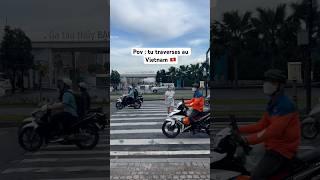 Traverser une route au Vietnam 