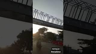 Rangka utama Jembatan Penyeberangan Orang sudah terpasang di atas Jl A.Yani Km 34 Kota Banjarbaru.