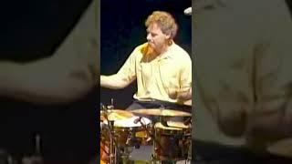 An explosive Bruford solo from the Earthworks era @BillBruford