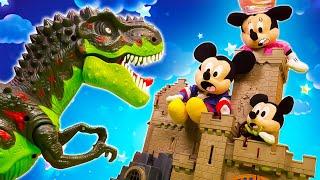 Микки Маус против динозавра  Видео для детей про игрушки Микки Маус на русском языке