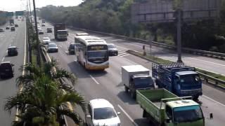 Bus-bus di Tol Lingkar Luar Jakarta KM 34+000 3