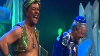 EXTRAS Bloopers Les Dennis & Ricky Gervais - Aladdin & The Genie