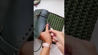 Красиво привязываем клапан #вязаниекрючком #вязанаясумка #crochetbag #crochettutorial