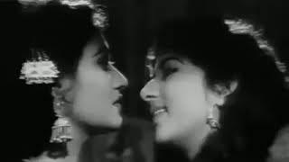 Pakistani Film Neend 1959 Noor Jahan as Sanwali with Neelo a beautiful kiss scene.