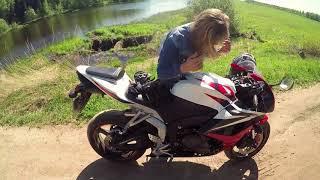 Девушка не знала что в шлеме микрофон Катаем на HONDA CBR600RR