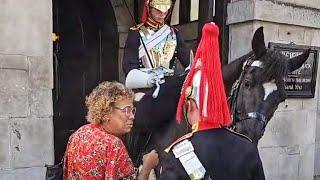 CLASSIC US TOURIST HAS A SUPER AWKWARD ENCOUNTER WITH THE KINGS GUARD at Horse Guards