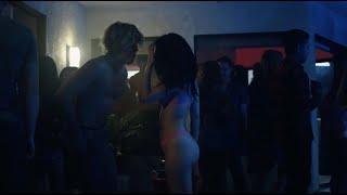 Maddy hooks up with a random guy at a party *while Nate is standing right there* EUPHORIA S1 EP1