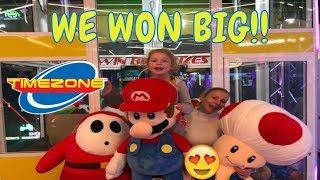 I WON SO MUCH FROM THE WORLDS BIGGEST ARCADE CLAW MACHINE