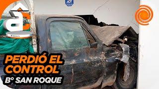 Una camioneta perdió el control impactó contra una casa y quedó incrustada en una habitación