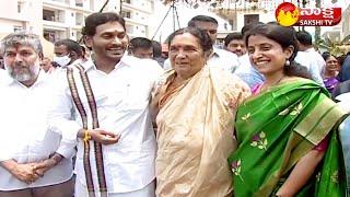 CM YS Jagan and YS Bharathi Photo with People  Ugadi Celebrations 2022  Tadepalli  Sakshi TV