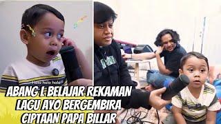 Abang L belajar rekaman lagu ayo bergembira ciptaan papa billar