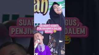 tiba -tiba maju nyanyi lagu Rungkat pengajian Ning umi Laila.