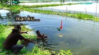 Panik mancing dapat ikan besar benangnya malah lepas..