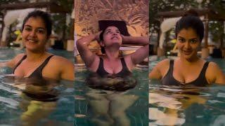 Madhumita Sarkar hot cleavage in swimming pool
