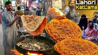 DEEP FRIED DESI PIZZA IN LAHORE  LAHORI KATLAMA STREET FOOD  KATLAMA RECIPE LAHORE STREET FOOD PK