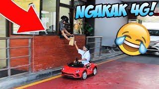 PRANK BOCIL KE DRIVE -THRU NAIK MOBIL MAINAN MBAKNYA HERAN SAMPAI NGAKAK WKWKW