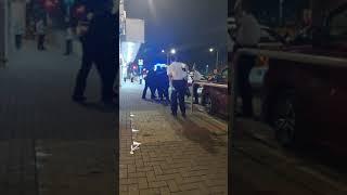 Dua Orang Warga Hongkong  menganiaya supir Taxi Hingga Patah Tulang Leher.