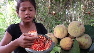 Wow Mouth watering Watch her eat Santol fruit with bitter spicy salt peppers