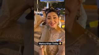 Superstar Mahira Khan arriving at a mall in Karachi to meet her fans 