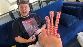 CHINESE FINGER TRAP ON MY BRO - PRANK