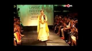 Bipasha Basu and Dia Mirza sizzling on Ramp  Bollywood News