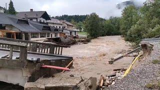 Sturzfluten treffen plötzlich die Schweiz Zermatt wurde sofort zerstört