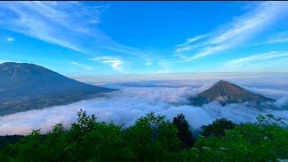 SERASA BERDIRI DI ATAS AWAN KEINDAHAN YANG SPEKTAKULER GUNUNG TELOMOYO