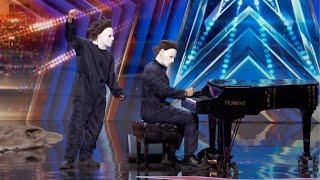 Michael Myers plays piano stuns audience on Americas Got Talent