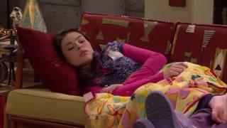 iCarly - Carlys foot in the face reupload