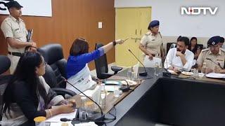 Video Get Out - Haryana Womens Panel Chief vs Woman Cop