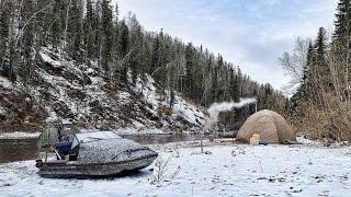 ПЕРВЫЙ ЛЁД ЖДЁМ В ТАЙГЕ ЗАБРАЛИСЬ В РЕАЛЬНУЮ ЗИМУ НА АЭРОЛОДКЕ. Рыбалка на хариуса в Сибирском лесу