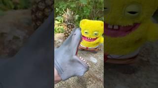 SHARK PUPPET MEETS SPONGEBOB