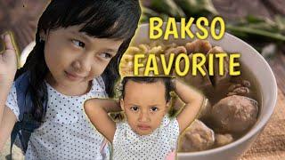 Makan Bakso Kesukaan Kakak Dan Adek